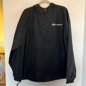 I’m selling this beautiful men’s champion pull over windbreaker jacket size XL